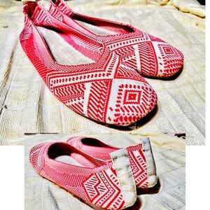 Vibrant knitted Ballet flats. Fits 8-9.5 ruby/cream tones by RVROVIC